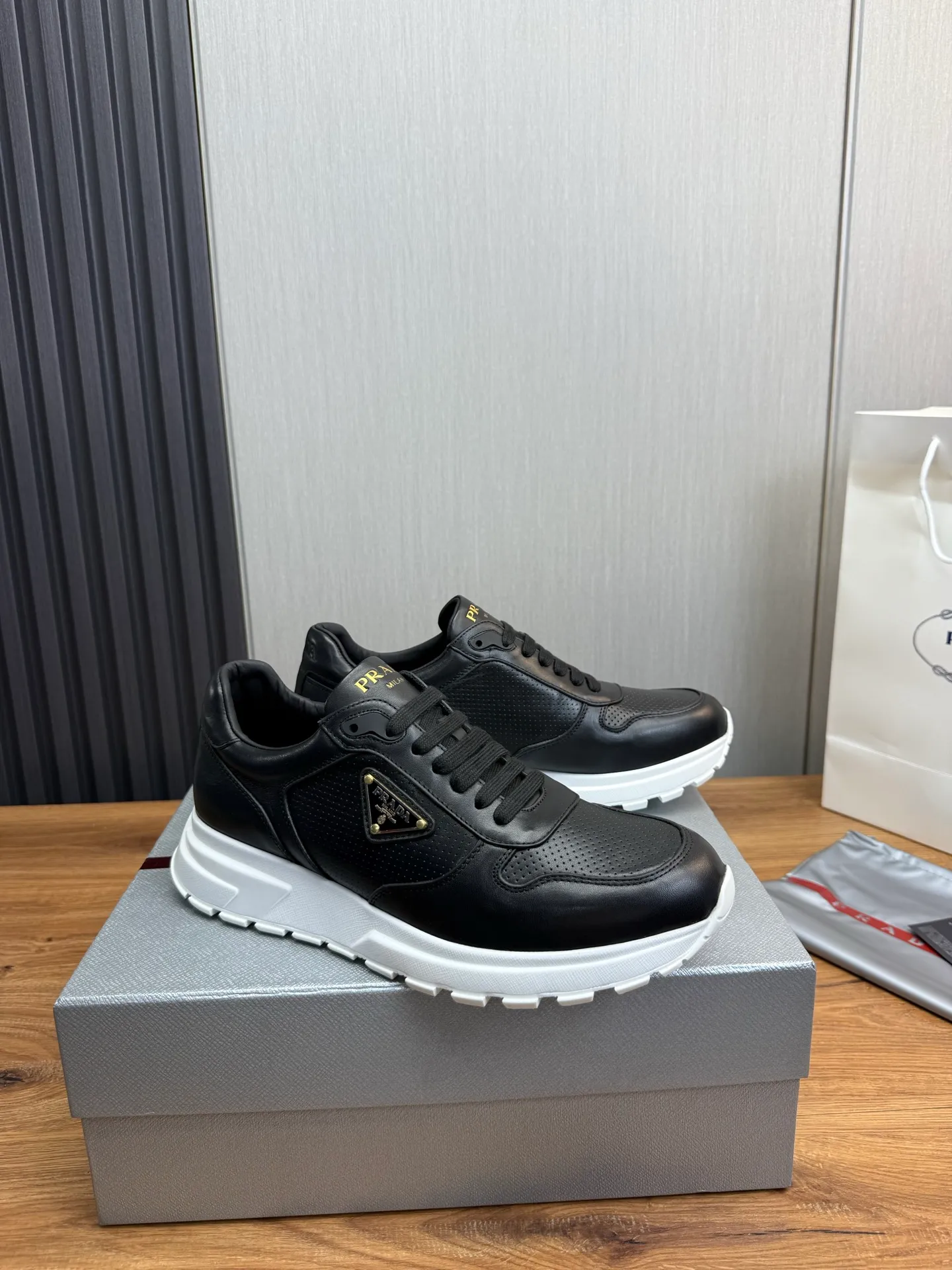 Men's shoes 💰580💰 [PRADA] Men's shoes are popular in the counter, official website is synchronized, 1 high-quality shipment ✔️Original cowhide punching + cowhide lining, 1🆚1 replica, original sole, 38-45 (45 customized, non-refundable)
